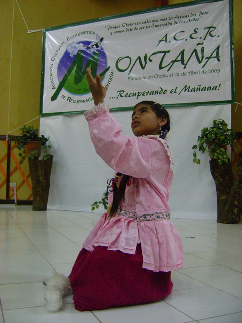 Nayeli Mishel caracterizando a la China Flora